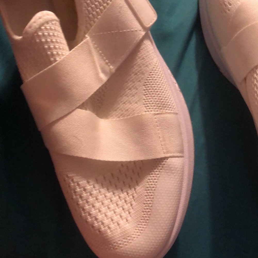 Women’s White Size 9 Danskin Shoes - Picture 7 of 9